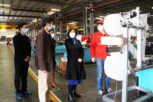 青浦区政协主席李华桂等辅导光临上xf吉祥坊调研