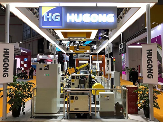 进博会首日jxf吉祥坊意大利CEA展位展品机械人焊接系统