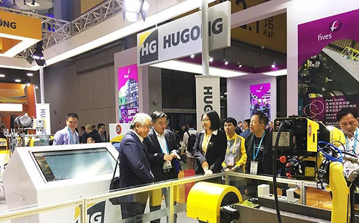 第二届进博会广东省茂名市常务副市长光临jxf吉祥坊意大利CEA展位