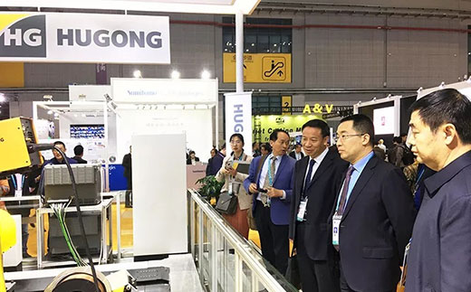 河南省鹤壁市市长光临jxf吉祥坊意大利CEA展位